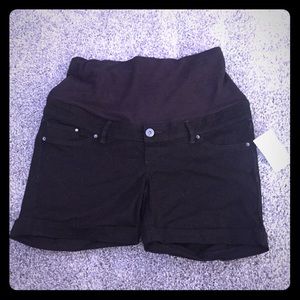 NWT - H & M black maternity shorts